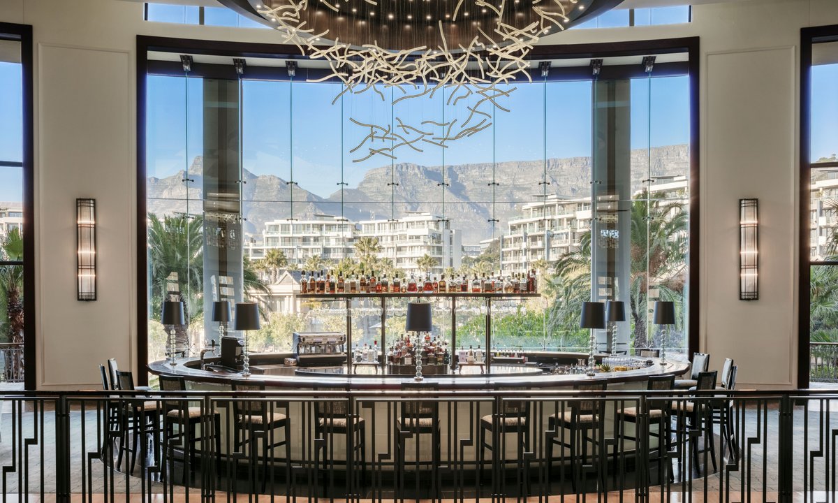 OOCapetown's tweet photo. Set up office at our Vista Lounge for the day and enjoy complimentary wifi and underground parking, as well as uninterrupted views of Table Mountain as your backdrop. https://t.co/qWWciNyu9K https://t.co/XcFRSk7sLK