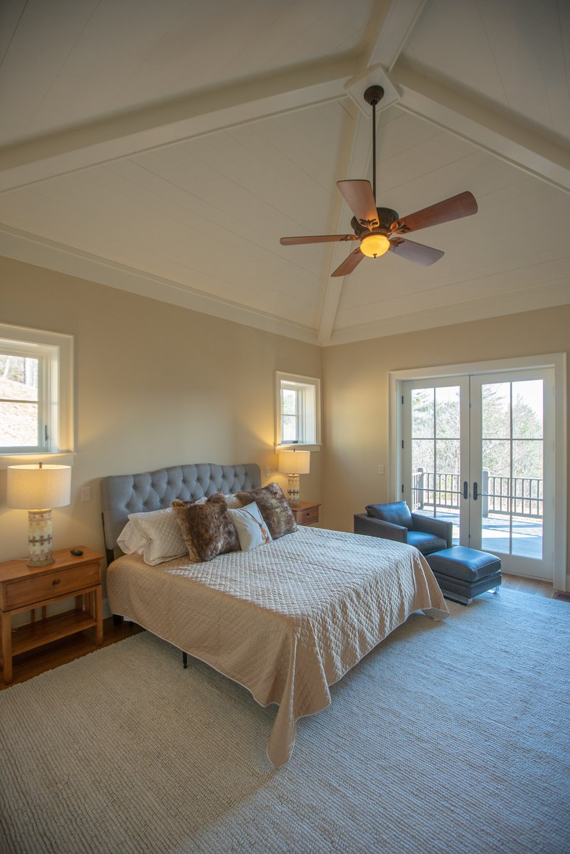GbrSportingClub's tweet photo. 🏡  Featured Listing | 686 Eisenhower Ridge

 This 6 bedroom, 5 full bath and 2 half bath home features Brazilian cherry floors, natural native stone, a custom gourmet kitchen, and luxuriously appointed baths. 

#FeatureListingFriday #GreenbrierLiving

https://t.co/FYQl8AgOHI https://t.co/RfmmoEMxwP