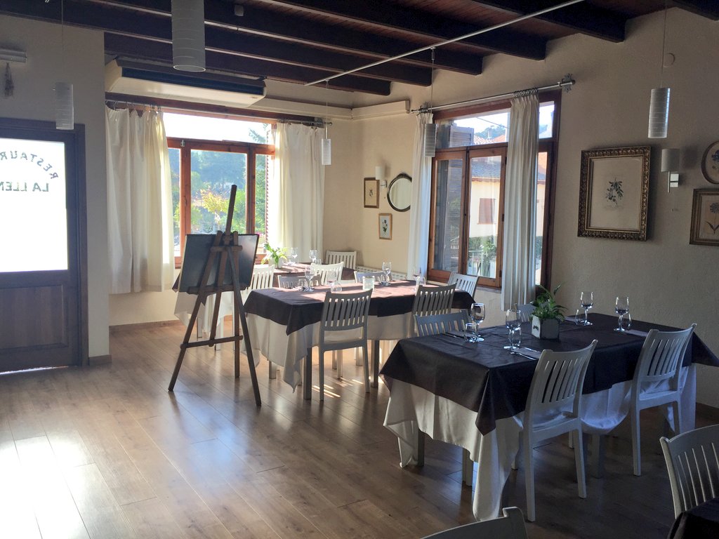 repoblem's tweet photo. Atenció 📢

L'Ajuntament de la Pobla de Cérvoles (#Garrigues) busca algú que vulgui fer-se càrrec del restaurant🍽️ + amb possibilitat d'habitatge de lloguer🏠.

+ info⬇️
 ajuntament@poblacervoles.cat https://t.co/s8ceMuUwqx