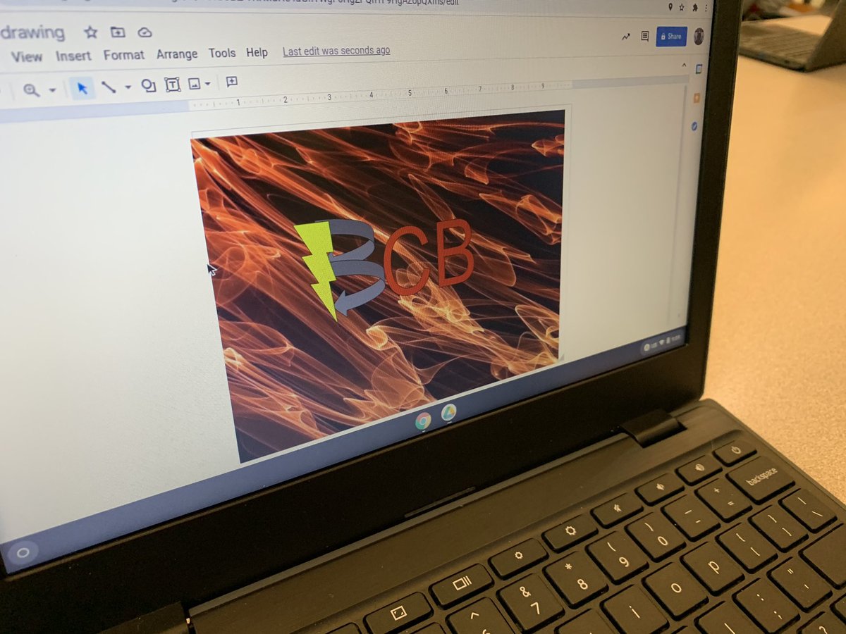 klathurman's tweet image. Today in the @GoshenHillcrest library our 4th grade students are learning about graphic design by making name logos utilizing Google Drawing tools! #TeamOldham #L1G4