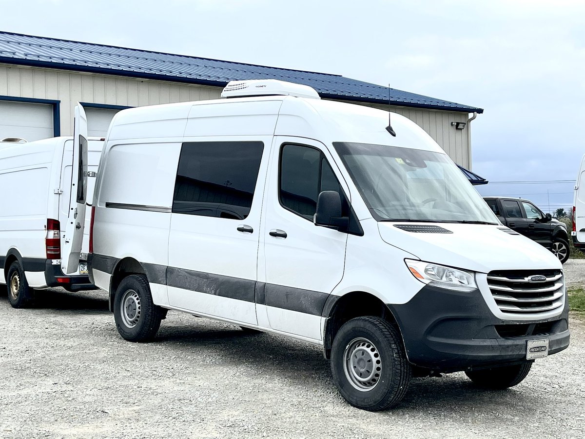 MobileColdSol's tweet image. Another 4x4 Sprinter upfitted with Legend Duratherm wall/ceiling/door liners, a road power 8000w generator system, rack with vibration isolator feet, @RangerDesignInc workbench, fuse box &amp;amp; receptacles, LED lights, e-track, and a low profile rooftop AC unit.