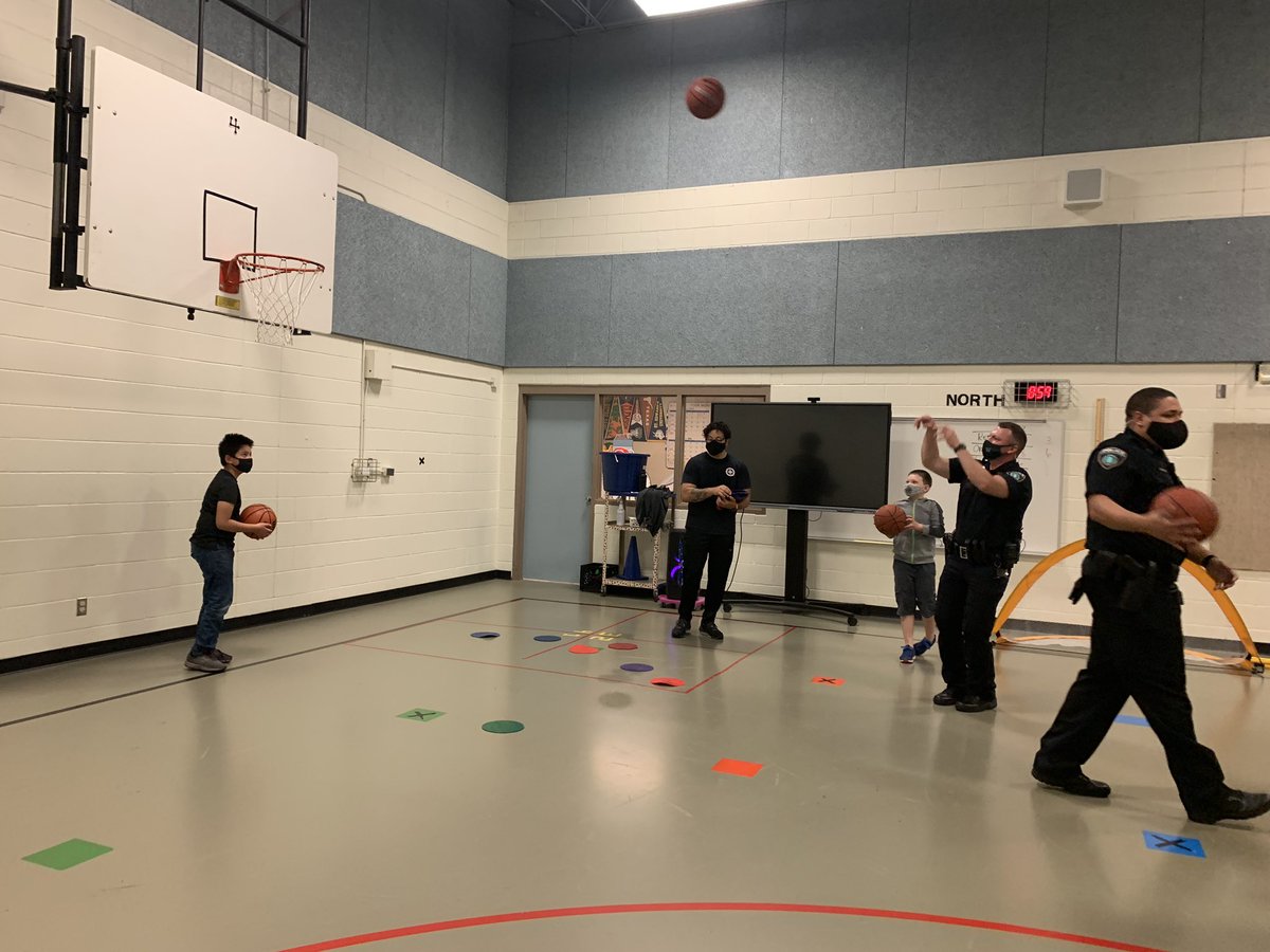 BBEbulldogsPE's tweet photo. @Weserve_protect stopping by our campus & I’m hopeful that this legal socialization is the beginning of building positive relationships w/students. I also hope we can start educating now to see better outcomes in the future. #RRISD #RRISDPD #LegalSocialization https://t.co/HeHXjS9j4W