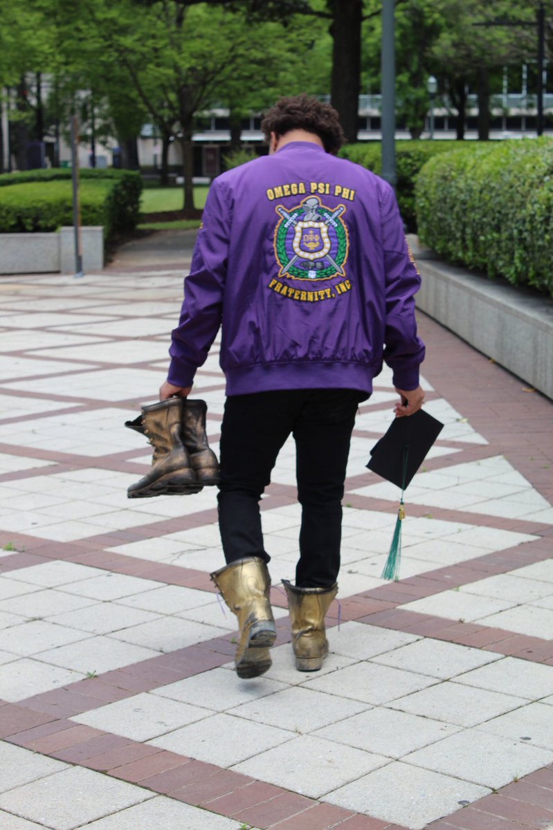 j_ellison1's tweet image. A year in and i’ll say you never get over it, you kinda just learn how to deal with it.  I really aint have the energy to finish it but if you never taught me anything else you always taught me to See It Through. This one for you pops 🤞🏽💜
#Classof2021