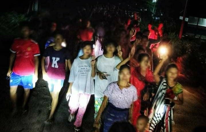 HsumonooOo's tweet photo. Anti-dictatorship marching night strike in Amyint Tite village, #Monywa tonight, on Apr 30. #WhatsHappeningInMyanmar #Apr30Coup https://t.co/LGUOggMhEy