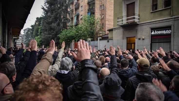 Saluti Romani In Piazza