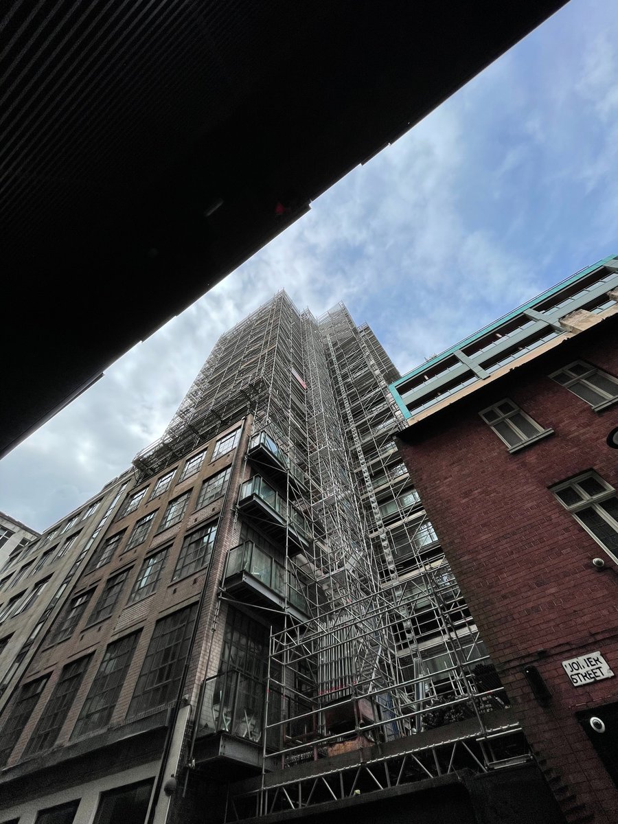 connolly_scaff's tweet image. Our team are continuing their impressive works on The Lighthouse located in Manchester&apos;s Northern Quarter this Friday afternoon

We are providing safe access to facilitate the cladding refurbishment on both the apartahotel and apartments

#cladding #acmcladding #scaffolding