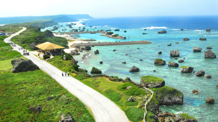 En 1874, la Japon envahie Okinawa, mais ça, c'était plutôt aisé. En 1894, le Japon s’intéresse à la Corée. En réalité, le Japon a surtout peur de l'influence Chinoise dans la péninsule.