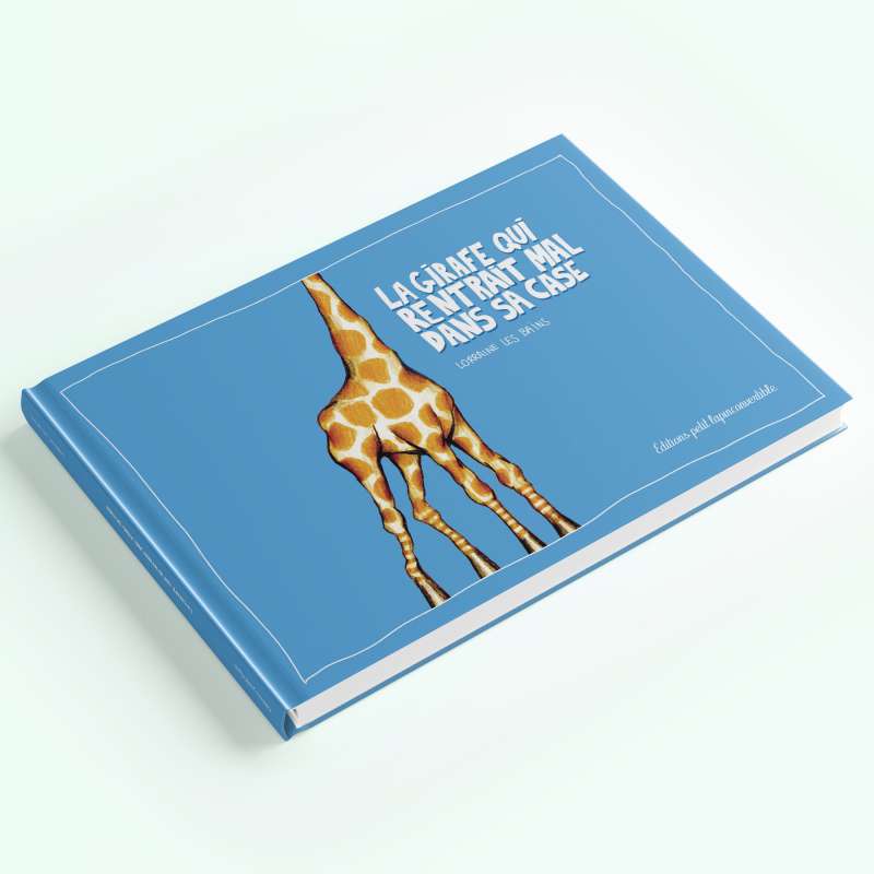 Et pour les plus jeunes, elle sort aussi La Girafe qui rentrait mal dans sa case, un jeu de format sur le livre, drôle et anticonformiste, à partir de 6 ans Dispo le 14 en librairie, et dès à présent sur notre site de vente en ligne  https://librairie.lapin.org/collection-petit-lapin/595-la-girafe-qui-rentrait-mal-dans-sa-case.html