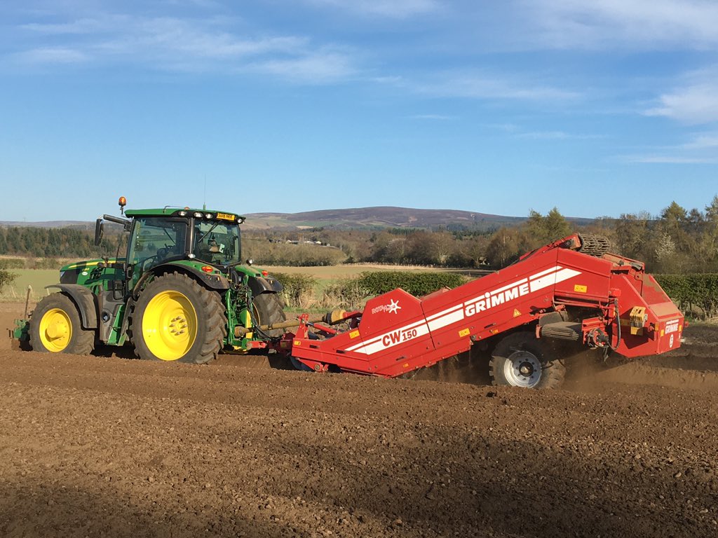 We finished planting yesterday! First time in many years that we’ve finished in April! Thanks to our brilliant team of Tony, Rebecca, Robert, Cam, Jim, Neil, James and me. Also thanks to the weather but we would have liked it a wee bit warmer!🥶