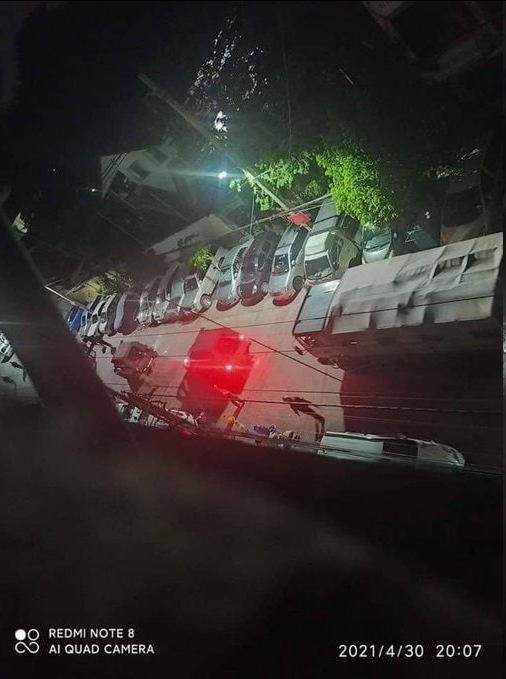 sfys_nn's tweet photo. On Apr 30 around 8:30pm,mass troops of Military terrorists who came with about two military trucks were seen patrolling around Byine street, Tarmwe Township. Locals said they shoot with slingshots at the houses in that neighborhood.

#WhatsHappeningInMyanmar
#Apr30Coup https://t.co/oeA7xh0F0S