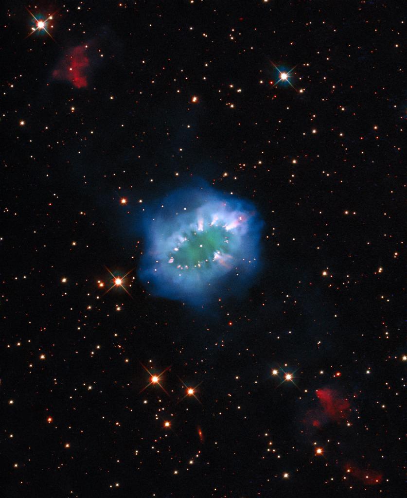 NASAHubble's tweet image. 🤩 We’re starry-eyed by this diamond necklace of cosmic proportions! 

The Necklace Nebula is about 15,000 light-years away, and is located in the small, dim constellation of Sagitta.

Find out more about this #HubbleFriday image: go.nasa.gov/3nIauVm