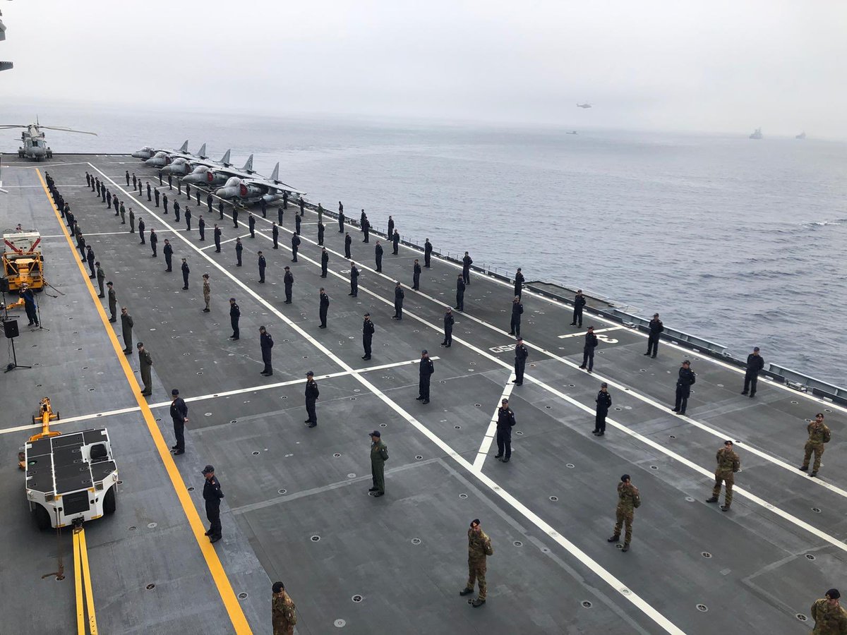 ItalianNavy's tweet photo. #naveCavour in rientro a Taranto al termine della campagna #ReadyForOperations. Oggi a bordo il saluto del SSSD Sen. Pucciarelli, in rappresentanza del Ministro della Difesa, accompagnata dal #CSMM amm #CavoDragone e dal Comandante della Squadra Navale amm. Treu
#NoiSiamolaMarina https://t.co/ItSyN1Cqwz