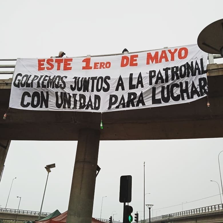 SANTIAGO | #huelgageneral  Trabajadorxs se concentran para unirse e impulsar la huelga general, además de manifestar en conmemoración de #1deMayo

via @escuelasindical.jpjimenez