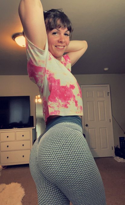 Someone finally sent me my honorary thot pants https://t.co/CdeePM0ONO