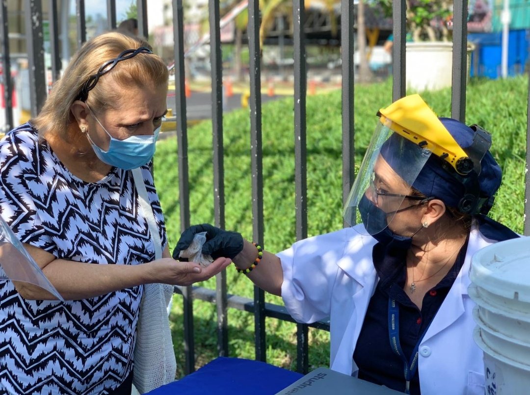 Roberto65018097's tweet photo. ⚕️ Que sigue en la calles y que aun cobra la vida de muchos Salvadoreños. Desde nuestro esfuerzo por llevar salud preventiva y acercarla a las Comunidades capitalinas, seguiremos trabajando. Porque para nosotros la salud de nuestra gente siempre será lo más importante. https://t.co/QflluekJqj