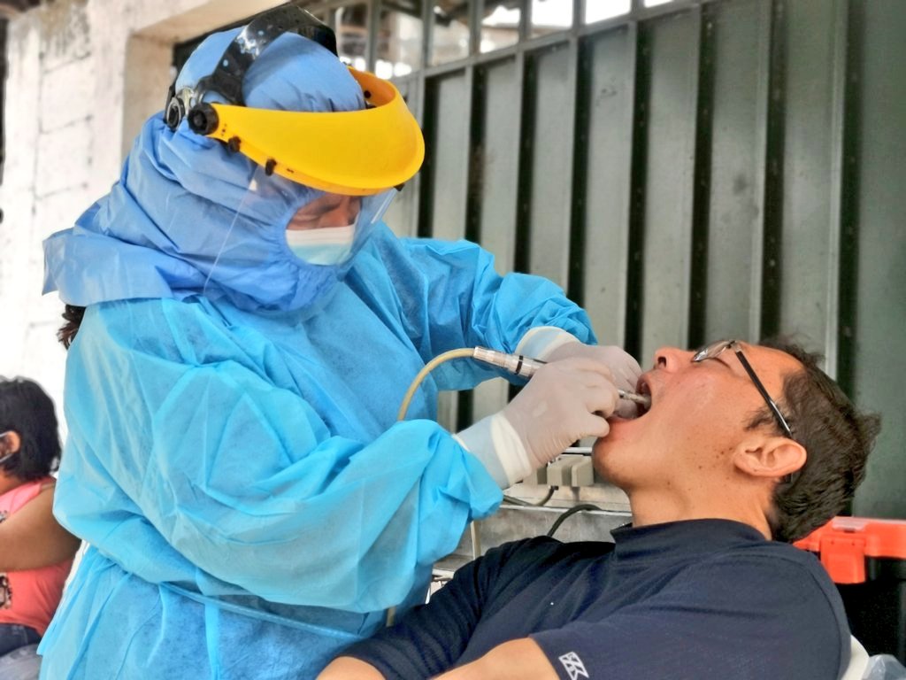 Roberto65018097's tweet photo. ⚕️ Que sigue en la calles y que aun cobra la vida de muchos Salvadoreños. Desde nuestro esfuerzo por llevar salud preventiva y acercarla a las Comunidades capitalinas, seguiremos trabajando. Porque para nosotros la salud de nuestra gente siempre será lo más importante. https://t.co/QflluekJqj