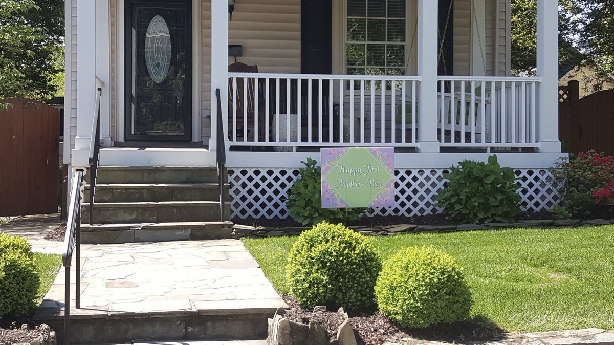 SpeedproSS's tweet image. Looking for something for Mom? Just 10 days away. We sold many of these last year.
Here are a couple signs from last year, including a handwritten note of thanks, we received. And your mother or grandmother can save it and use it each year!
speedpro.com/silver.../happ…
#MothersDayGift