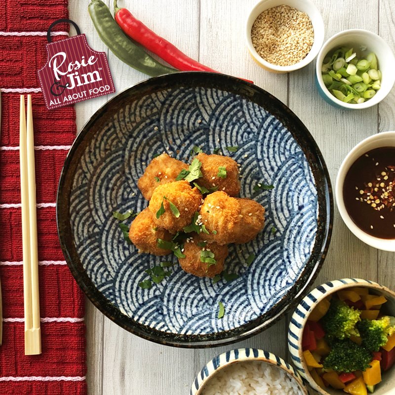Rosie &amp; Jim Breaded Chicken Chunks. Chunks of 100% chicken breast fillet breaded with a light, crispy #glutenfree coating! Try this yummy recipe👉Breaded Chicken Chunks w/ Spicy &amp; Sweet Chilli Sauce rosieandjim.ie/all-recipes  Also good w/ Battered Chunks. Enjoy the #bankholiday !😊