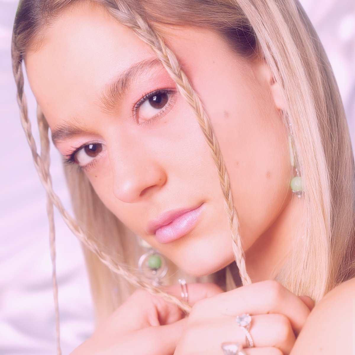 #16 is Maisie May with "Face It".<a href="/maisiemaymusic/">Maisie May</a>

open.spotify.com/track/3AVcsD5I…

#undiscoveredmusic #undergroundmusic #pushlouder #indiemusic #SupportIndieArtists #spotifyplaylist #spotify