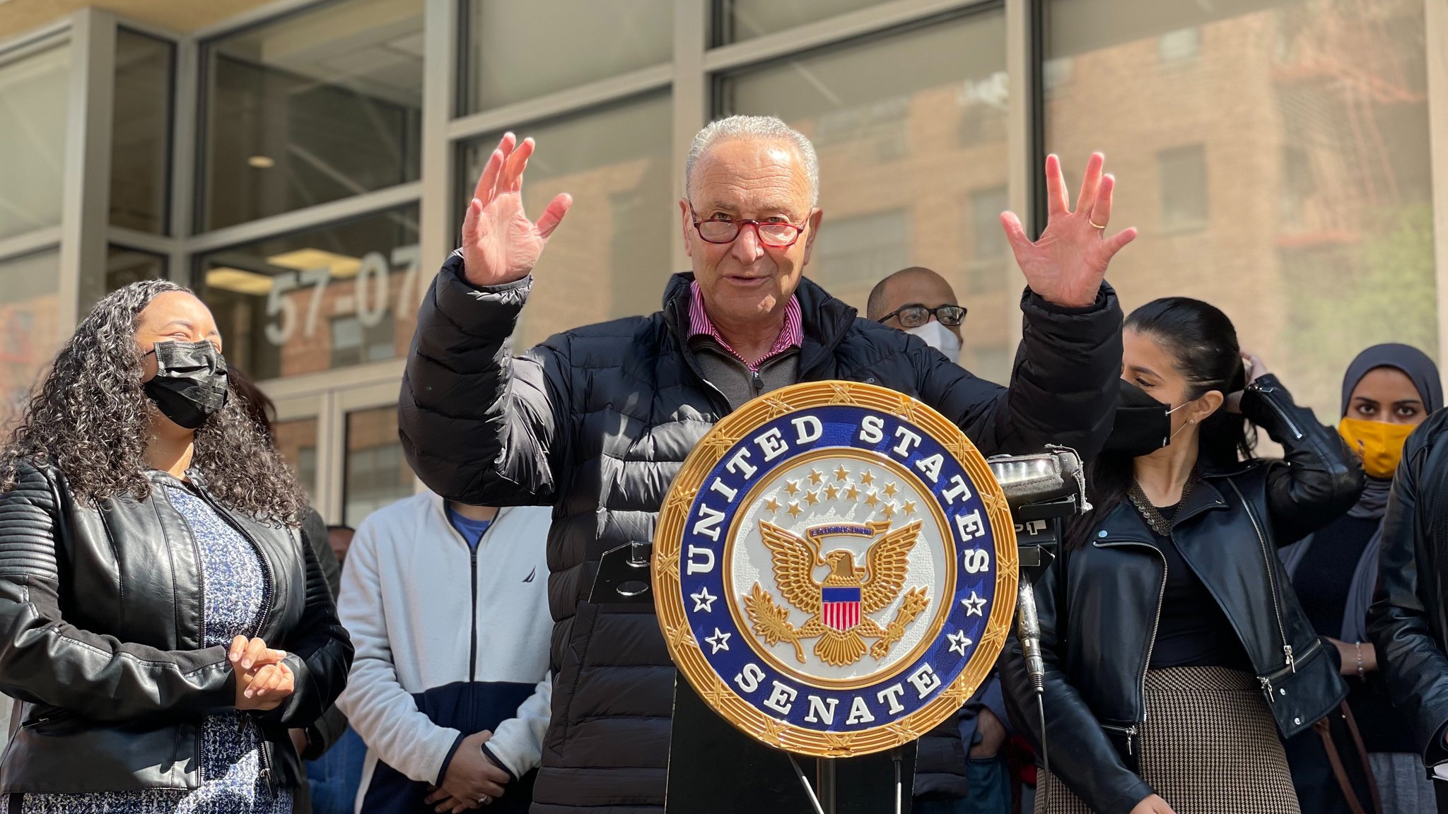 Chuck Schumer on Twitter: "Thousands of NYers—many in immigrant
