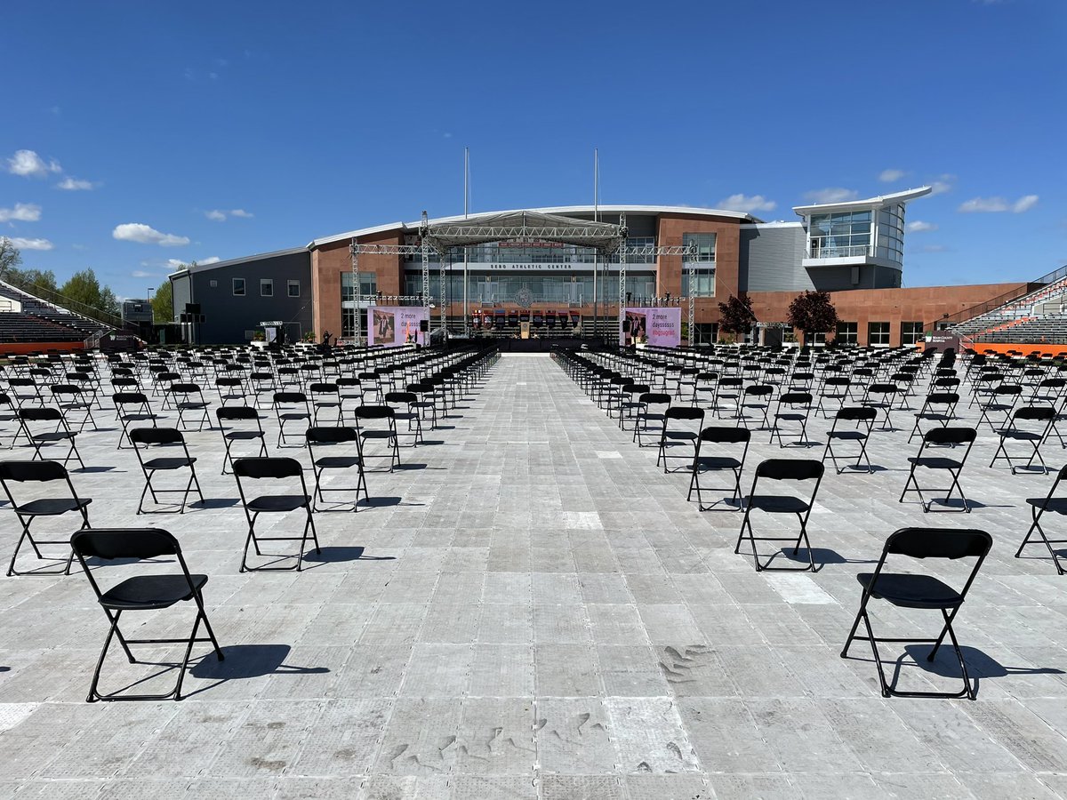 Pres_Rogers's tweet image. The stage is set! Congratulations to our 2020 alumni and spring 2021 graduates, who we are honoring this weekend. We are excited to celebrate these 7,077 Falcons! #BGSUGrad