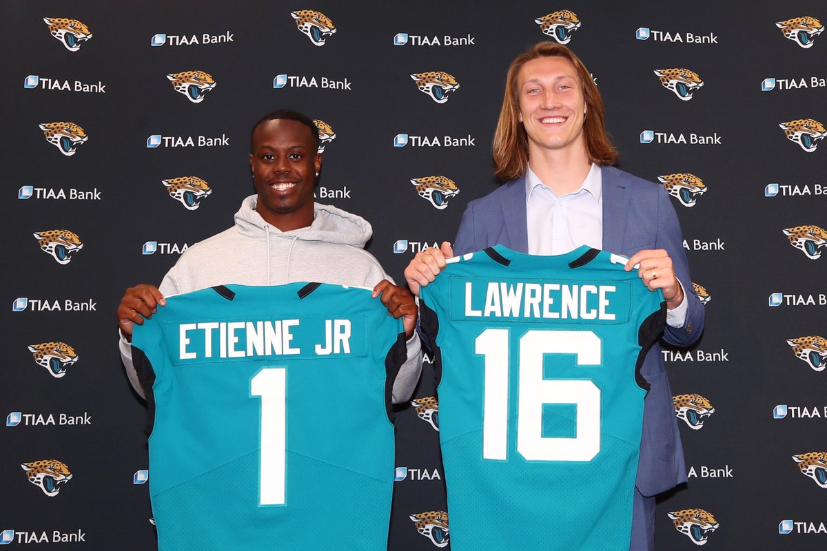 ClemsonFB's tweet photo. Just a couple Clemson Tigers living out their NFL dreams! 

(📸 NFL / Logan Bowles) https://t.co/c0sdXOcxhy