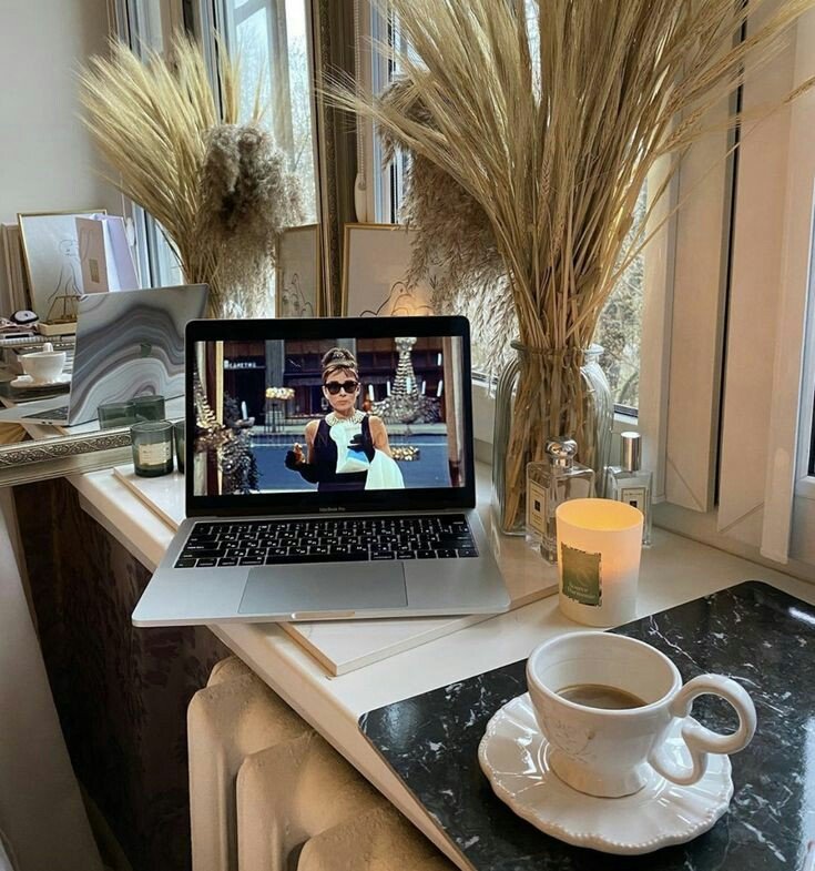 shewearprada's tweet image. Sunday at home.