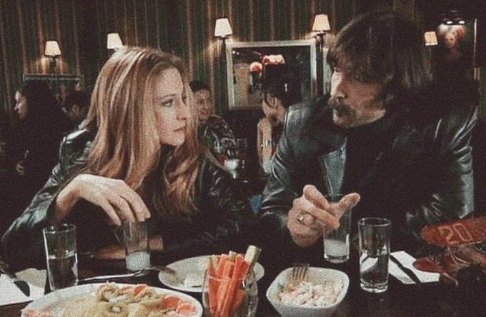 Daima geleceğe içiyoruz, geçmişle işimiz kalmadı.