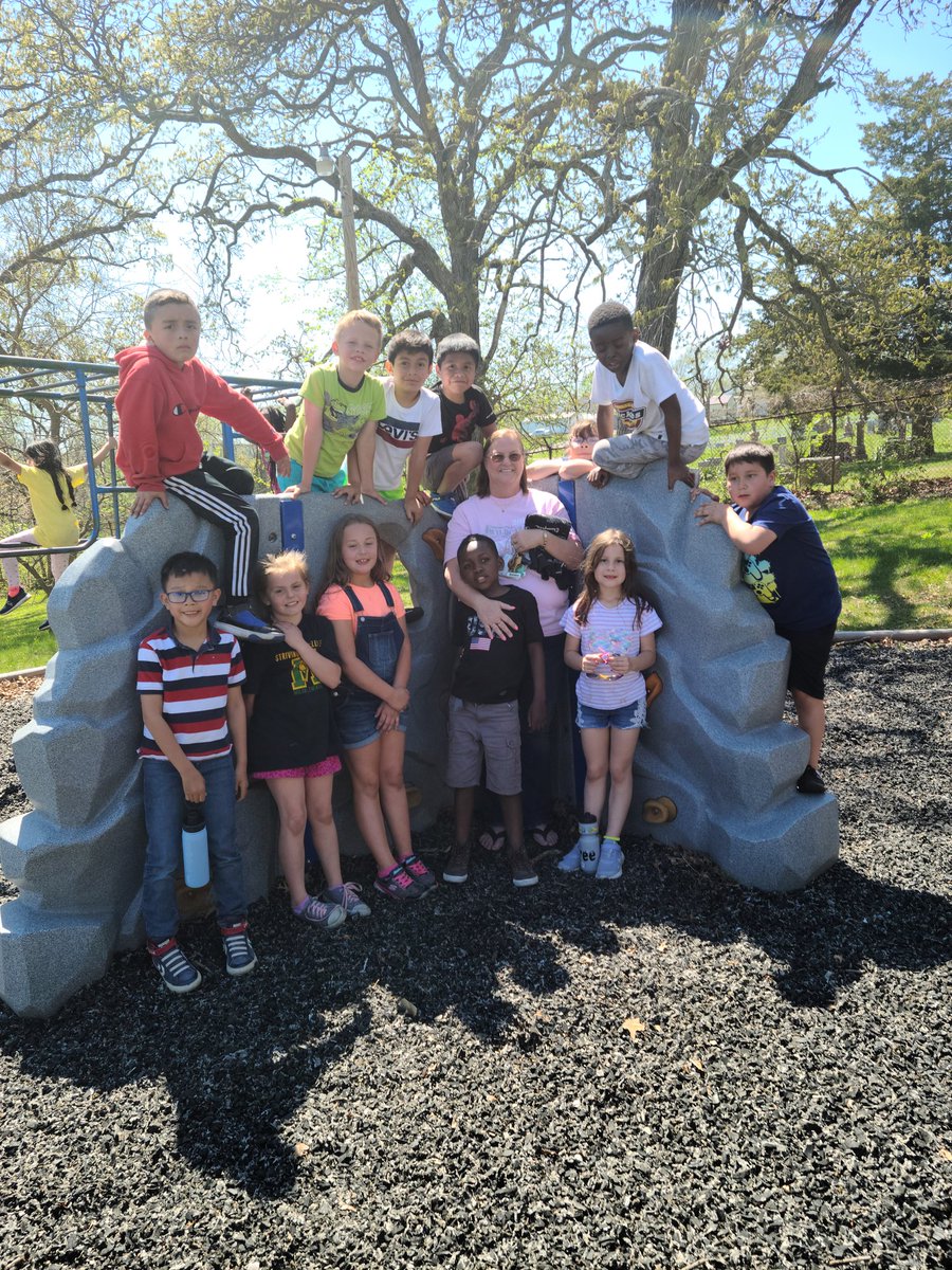 2_gmc2's tweet photo. AR trip to the park Mrs. Jones clasd https://t.co/kEOsbSSk9x