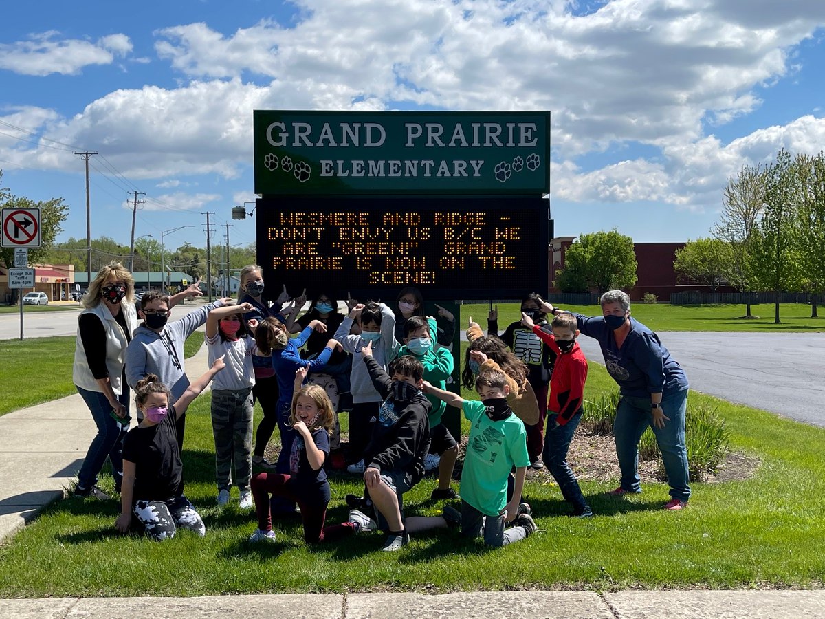 d202schools's tweet photo. Look out now, here comes #GrandPrairieES with it's own sign war entry! #202proud #WesmereElementarySchool @MV_Mustangs @PrideRidge https://t.co/uiFh5Qy434