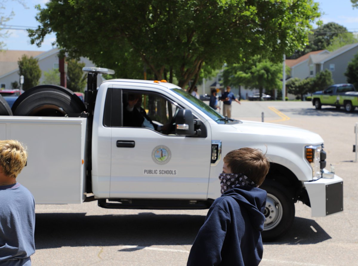 Students had the chance to see some amazing career opportunities at the <a href="/TallwoodElem/">Tallwood Elementary</a> Career Day Parade with special guests <a href="/BeachSupe/">Aaron Spence</a> <a href="/BobbyDyerVB/">Virginia Beach Mayor Bobby Dyer</a> @AaronRouseVaBch