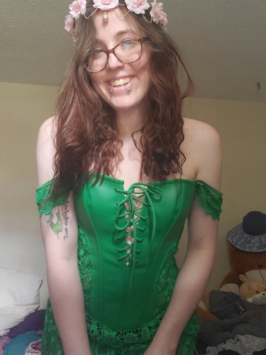 I just received a present and HAD to rush to try it on 💜🥺
3.50$ sale still going
+ couples content posted 😘
Link below 👇