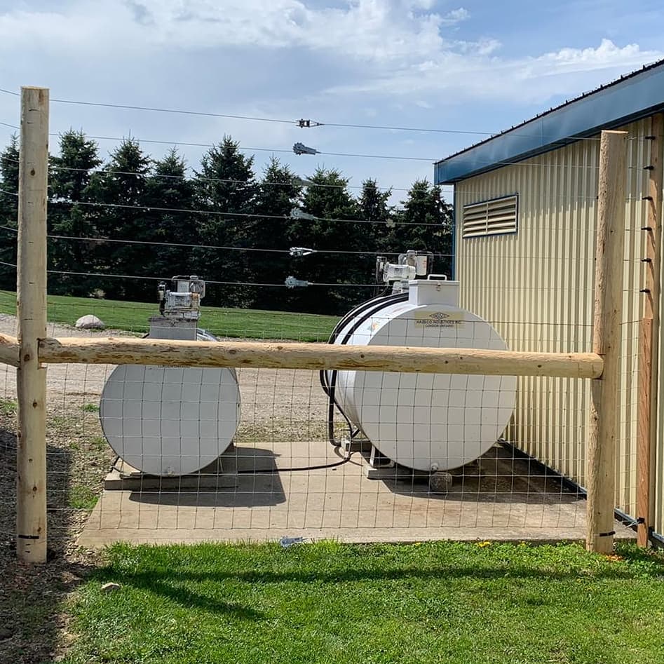 InLineFence's tweet image. Wrapping up the week with a beautiful dog kennel fence in Tillsonburg! 4ft of wire mesh and 4ft of tensile wires featuring a 8ft high fence solution including multiple gates.

Give us a call for a free estimate on your dog kennel project! in-linefence.ca