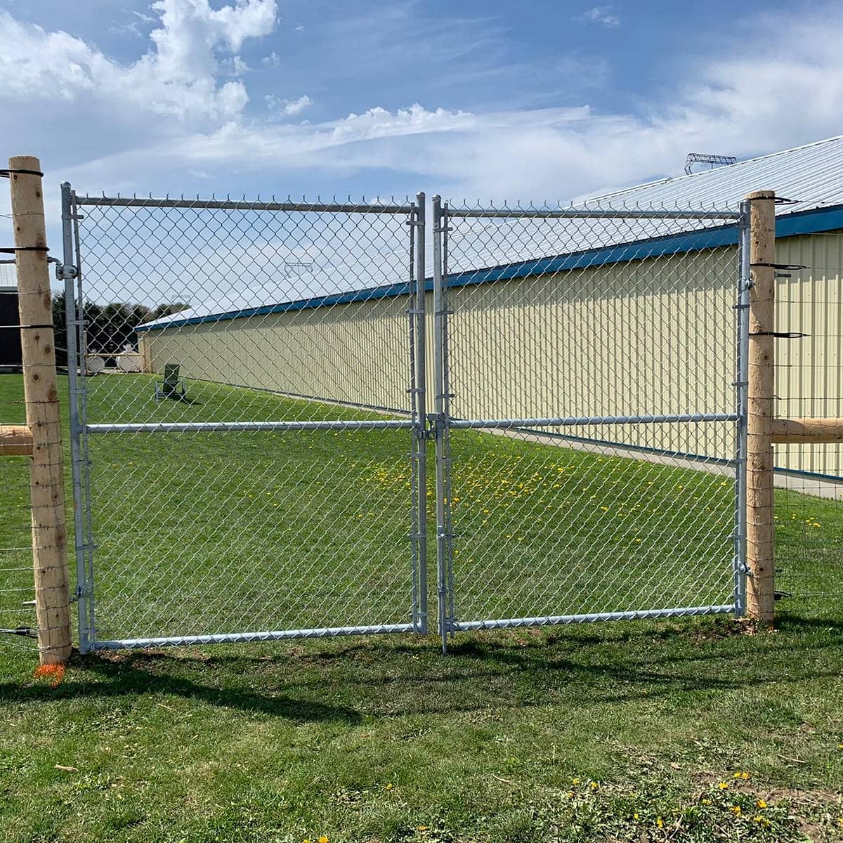 InLineFence's tweet image. Wrapping up the week with a beautiful dog kennel fence in Tillsonburg! 4ft of wire mesh and 4ft of tensile wires featuring a 8ft high fence solution including multiple gates.

Give us a call for a free estimate on your dog kennel project! in-linefence.ca