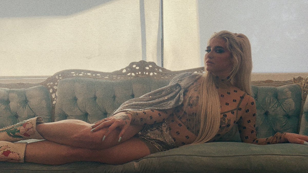 KeshaRose's tweet photo. https://t.co/NKgFy9emyc