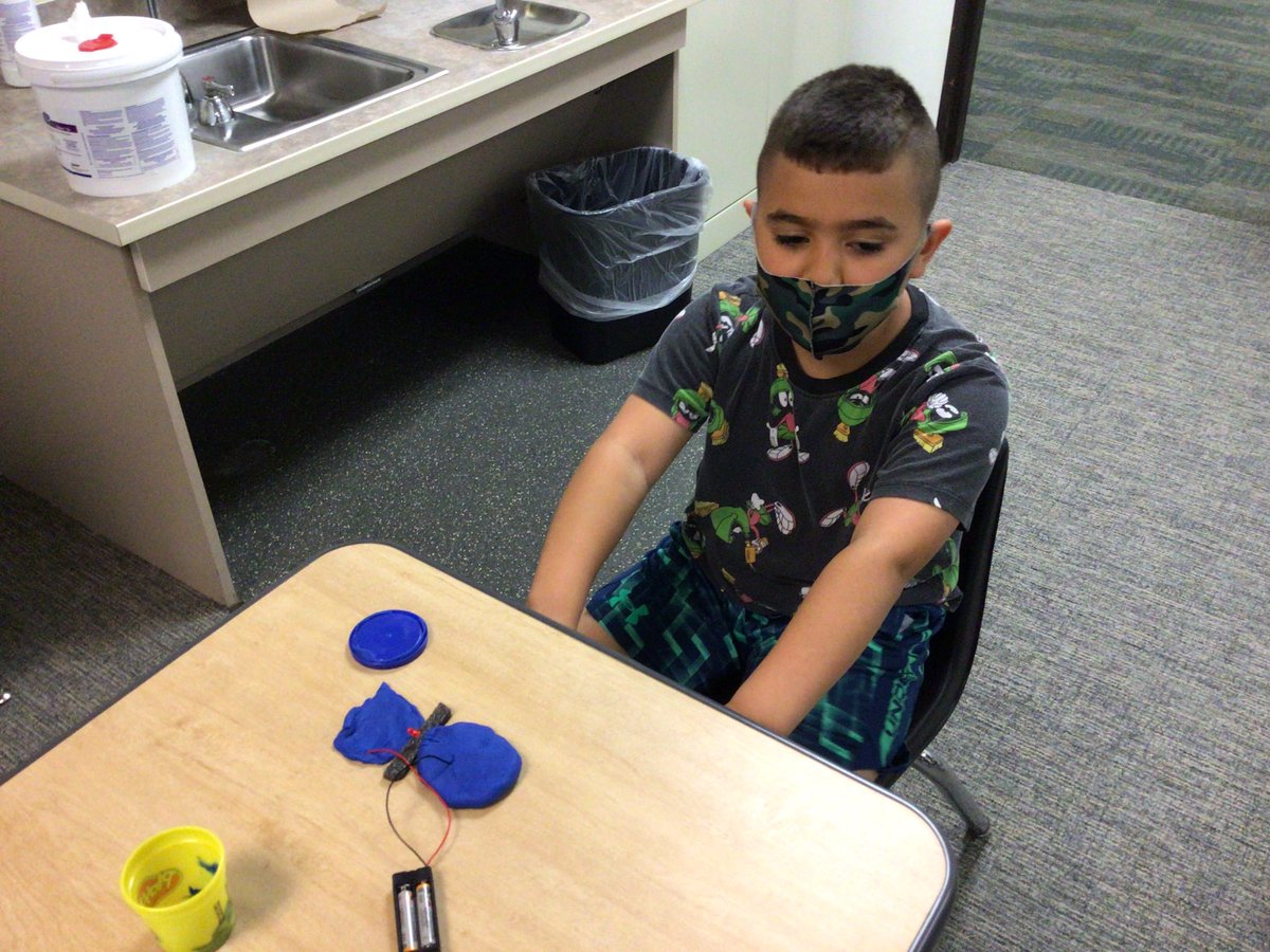 SchmidtTechie's tweet photo. Loads (pun intended) of creative circuitry this week in technology clubs!  We created #squishycircuits, #papercircuits and #bristlebots @GreenleafGators https://t.co/QICpgNgkIL