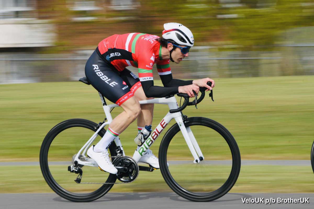 Our Welsh Champ 🏴󠁧󠁢󠁷󠁬󠁳󠁿 #Diolch #Boyo #RibbleWeldtite 📸 <a href="/VeloUK/">British Cycle Sport</a>