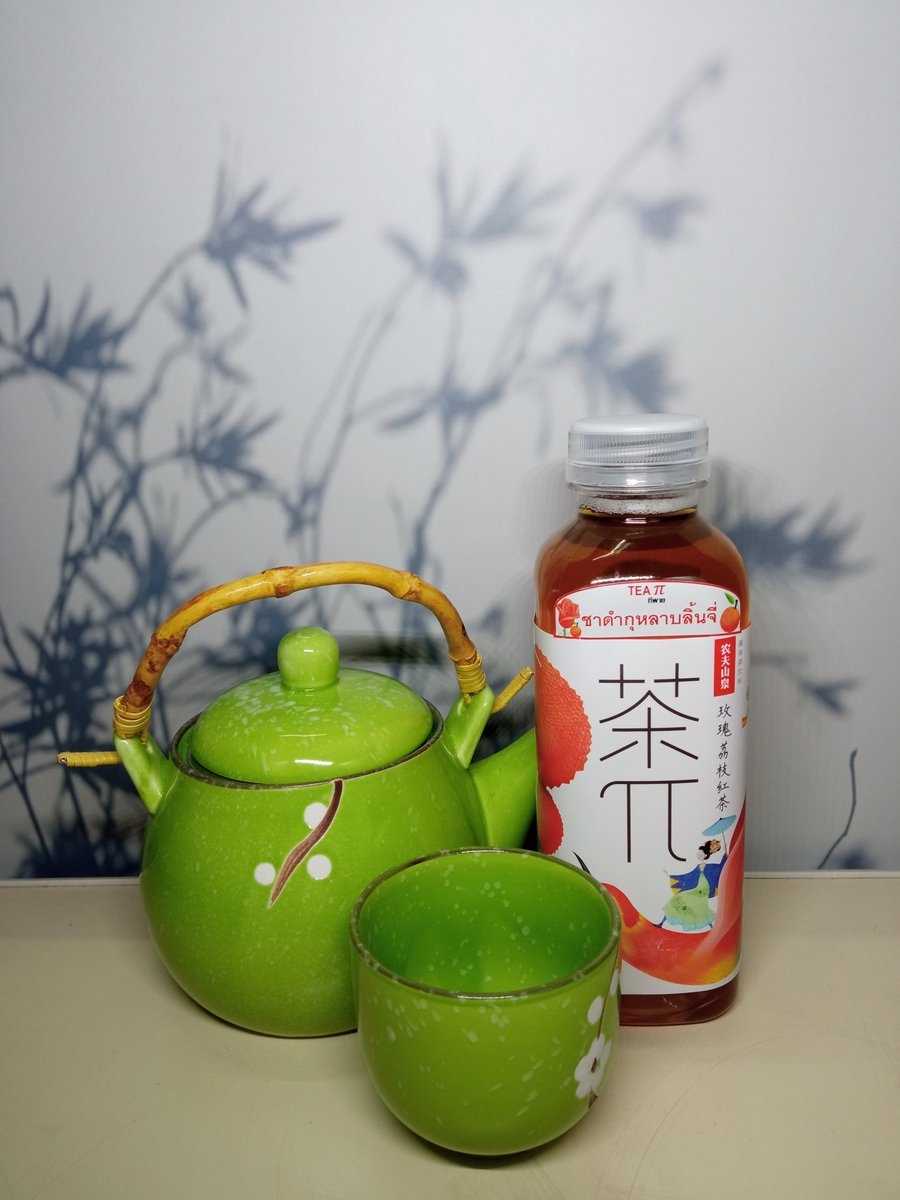 namkrnkmiinii's tweet photo. ต้องลองชา Nongfu Spring Tea Pi มีให้เลือกถึง 5 รสชาติเลยน้า ขวดนี้รส ชาดำกุหลาบลิ้นจี่ หอมกลิ่นลิ้นจี่มาก ดื่มแล้วสดชื่นสุดๆ
พิกัด : Foodland Villa Market , LAWSON และ Gourmet Market เอ็มโพเรียม
#teapi #nongfuspring #nongfuspringtea #nongfuspringthailand
#เสียดายไม่มีในเซเว่น https://t.co/0AzPQcuml8