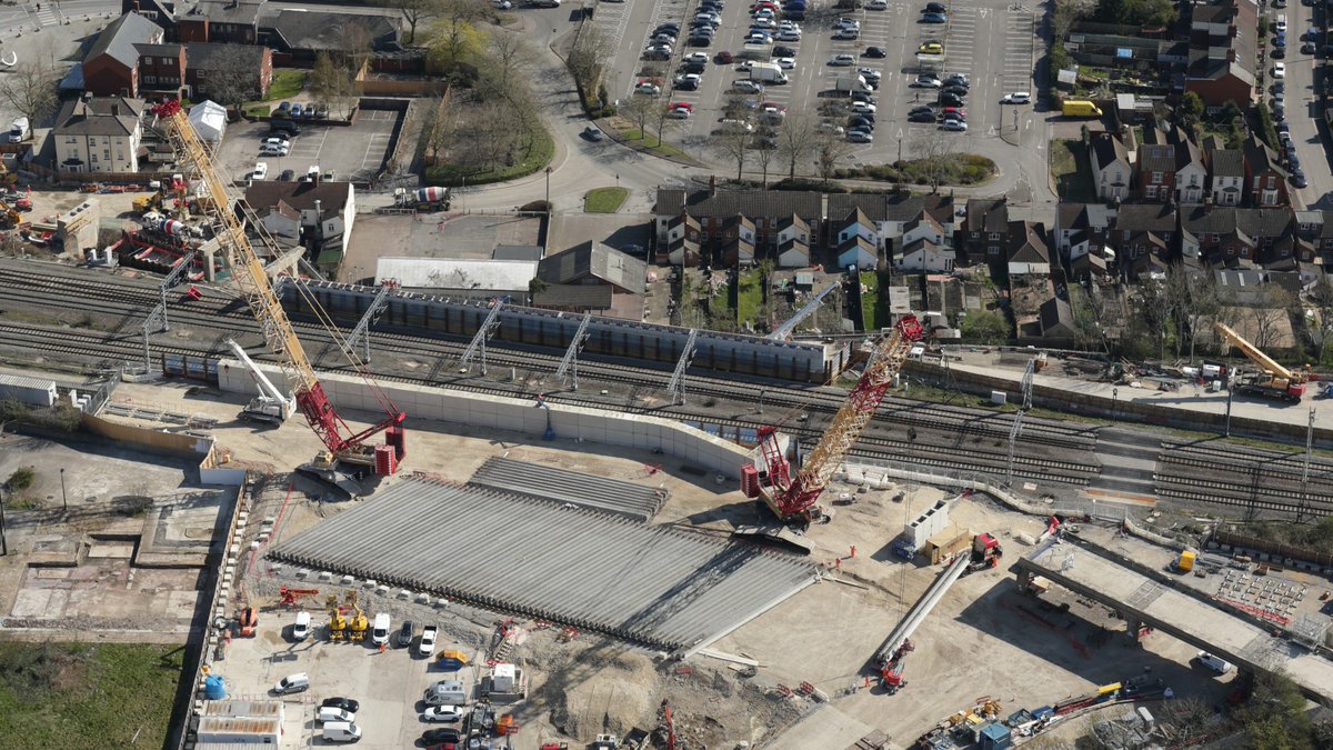 Laing_ORourke's tweet photo. The East West Rail team are installing a new bridge over the East coast mainline at #Bletchley this weekend. The bridge abutments are already in place either side of the tracks, with more than 100 #precast concrete girders on site ready to be installed 👉 https://t.co/H9RX59xumP https://t.co/u7rbN1219D