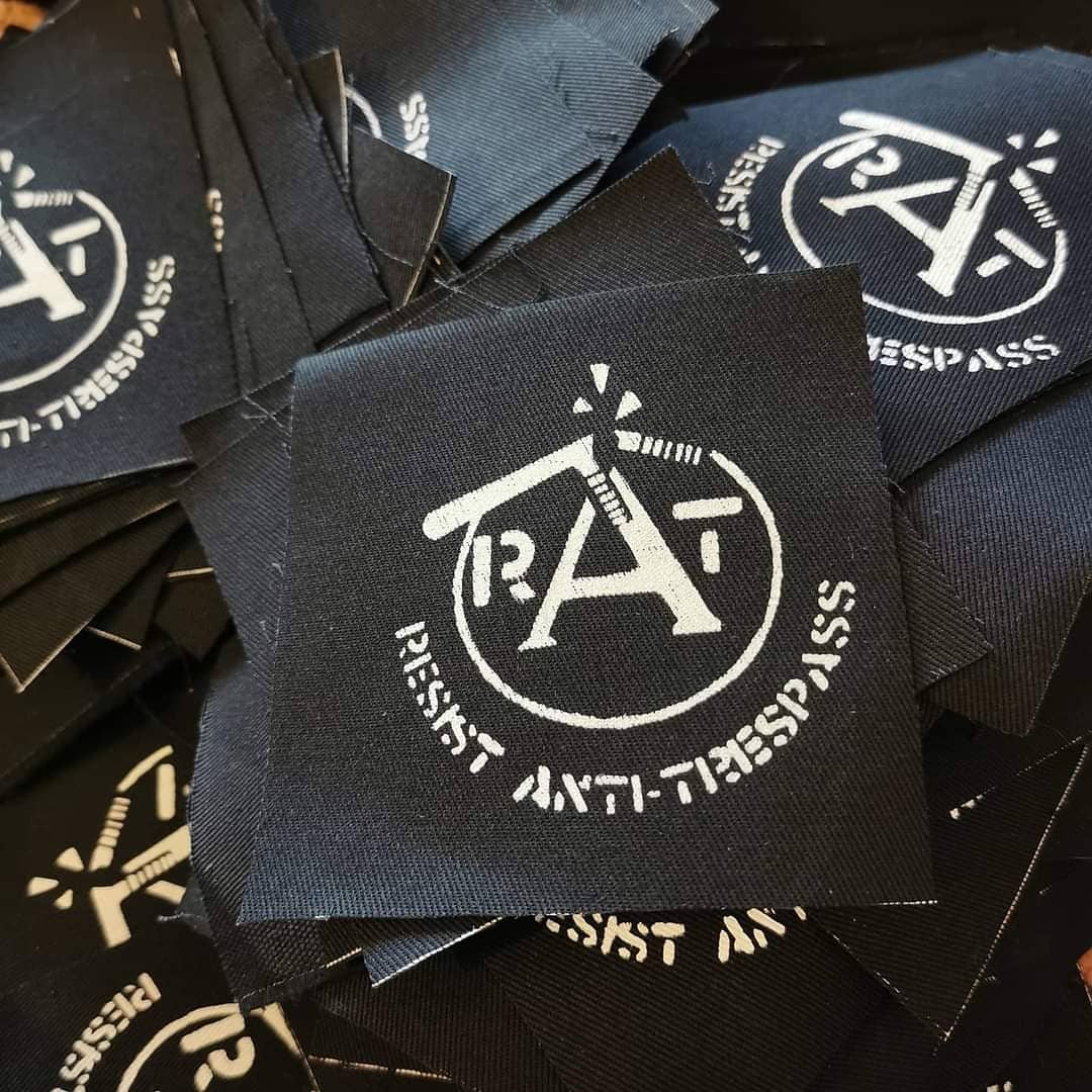 **Please share**
Out now on All The Madmen Records
Mark Mob / Steve Ignorant 
Folk renditions of familiar songs of hope. In solidarity with displaced communities everywhere.

7" &amp; download; allthemadmen.co.uk/products/mad31…
Digital; allthemadmenrecords.bandcamp.com/album/witch-hu…