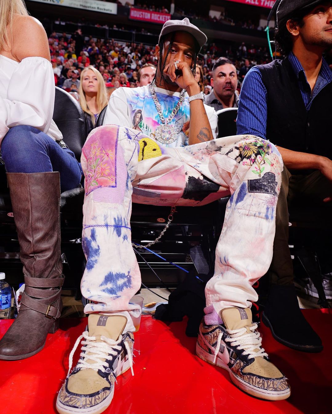 HAPPY BIRTHDAY TRAVIS SCOTT  Here\s his 20 best fits of all time:  