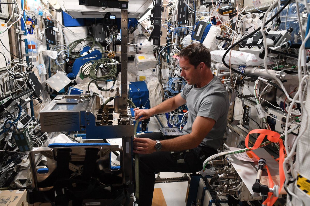 Thom_astro's tweet image. Mes retrouvailles avec l'expérience @cnes/@esa GRIP ! Je l'ai testée lors d'essais préliminaires en 2010, je l'ai installée à bord de l'ISS en 2017 et je la retrouve aujourd'hui... Elle est toujours aussi complexe à manipuler 😅 #MissionAlpha
🎥esa.int/ESA_Multimedia…