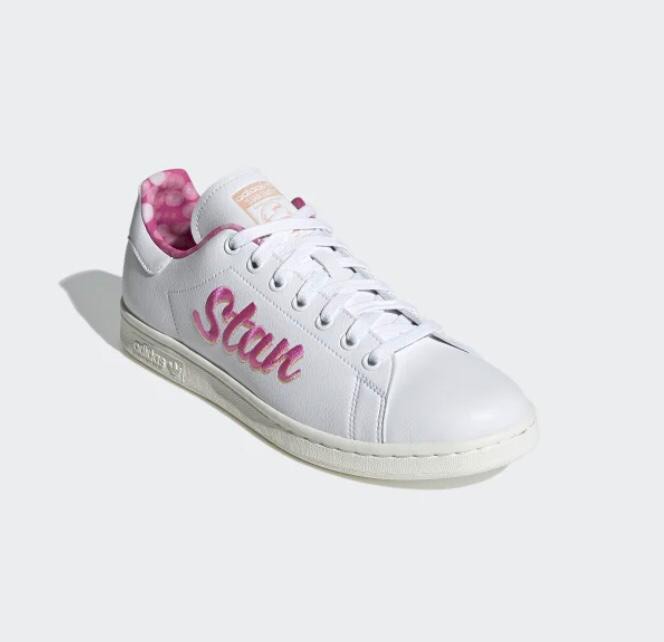 We are incredibly excited to announce the launch of #Adidas’s iconic #StanSmith shoe featuring a Gum-tec sole made with #recycled chewing gum! 
The ‘Screaming Pink’ featured being the first. These are available now from Adidas online (link in our bio) 
#gumtec #consumersgogreen