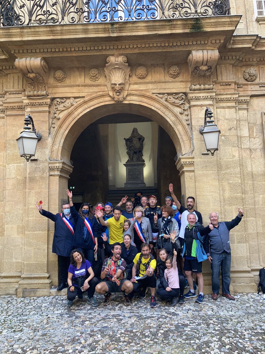 VL_reporter's tweet photo. Un immense bravo à #GauthierHerrmann Il a réussi son pari 900 km en courant entre @Montgeron91 et @aixmaville pour soutenir la #culture 👏👏👏Vos dons sur ➡️https://t.co/JXPtfFLZKO https://t.co/2tj0g7RFDX