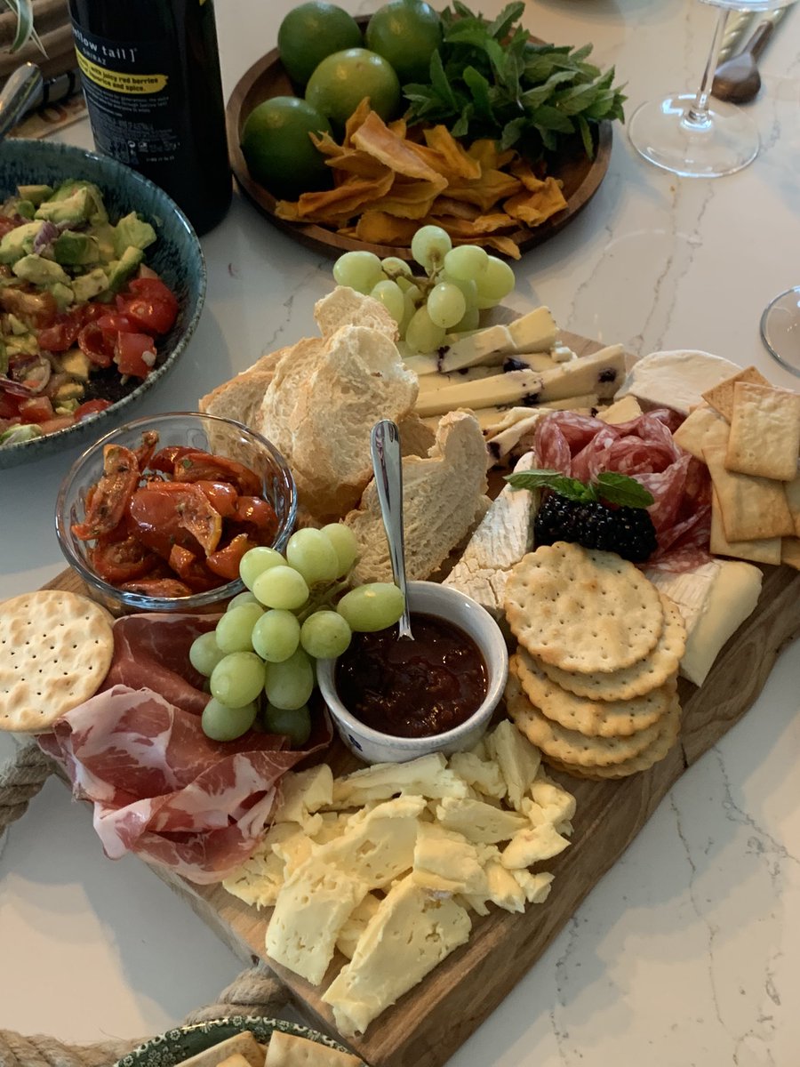 charts_joee's tweet photo. fuck it, charcuterie board https://t.co/aORK9D4qZo
