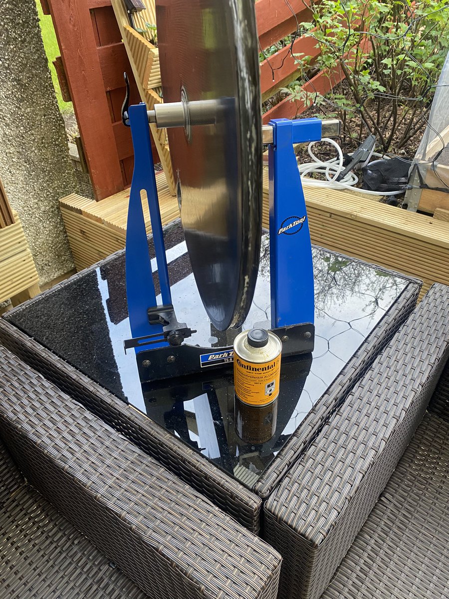 keijoteras's tweet photo. Gluing tubs can only mean one thing

#returntoracing
#nonotme https://t.co/BdpiyjY7DA