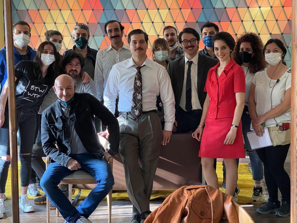 Hilmi Cem İntepe, Yeşilçam’ın 2.sezonuna dahil olmuş.🥸🕺🏻

Böylesine kaliteli bir dijital projede ve birbirinden değerli oyuncularla görmek bizi tekrardan gururlandırdı. Başarıların daim olsun canımızz 💖🙏🏻
 
HilMur ailen her zaman yanında.!!🍀🌪

#HilmiCemİntepe