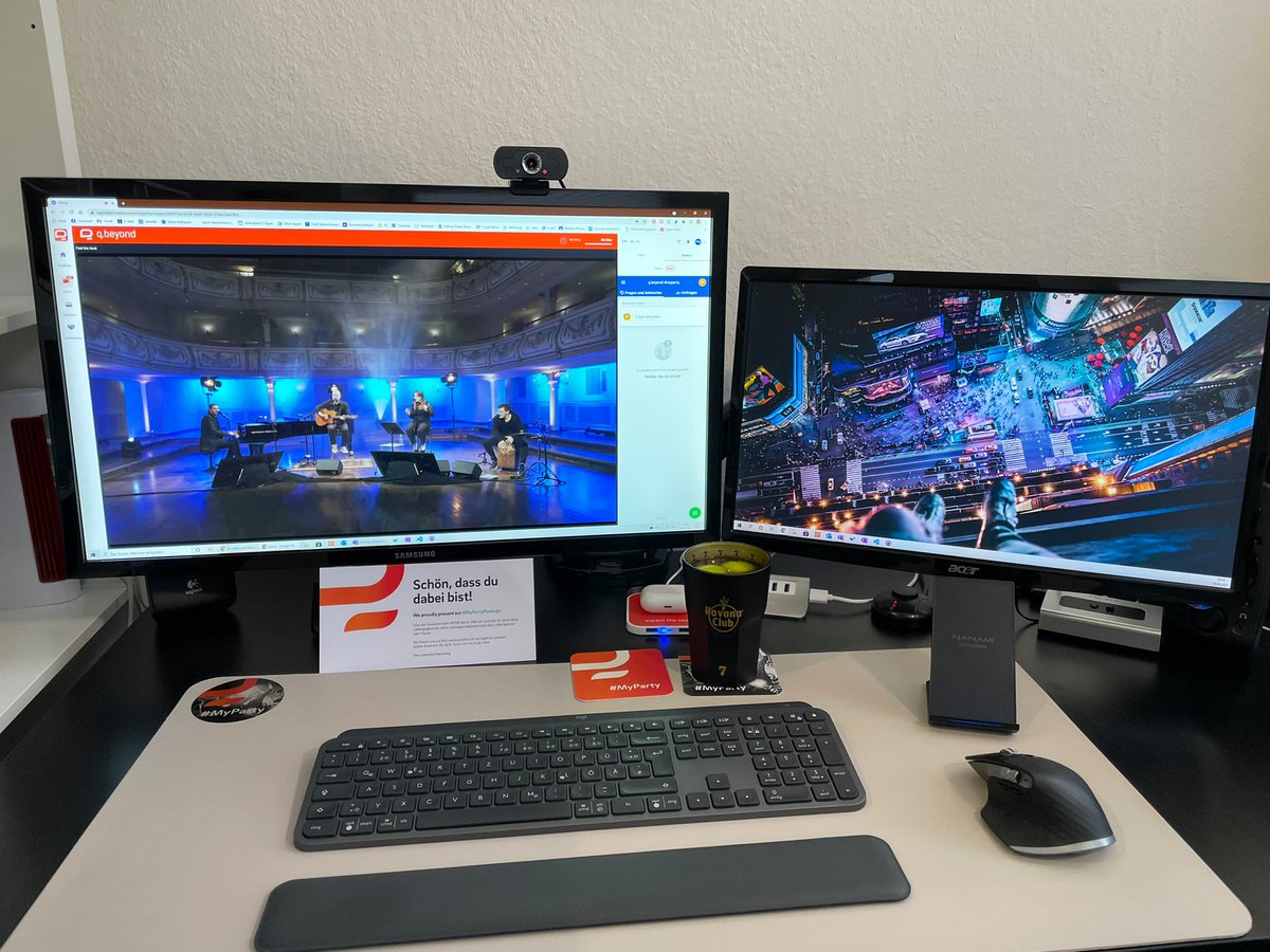 P_Mensing's tweet photo. Digitaler Tanz in den Mai bei der @qbeyondag mit eigener Liveband!!! Einfach der Wahnsinn 🥳🥳 #party #tanzindenmai https://t.co/Xj5bHlw6ry