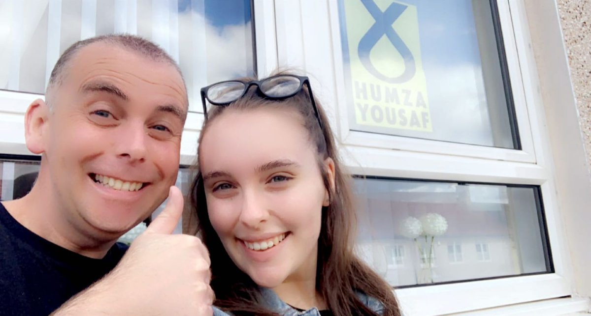 HumzaYousaf's tweet image. Thank you to wonderful Glasgow Pollok @theSNP activists. Such a good response from constituents, and lots of window posters going up too! 

We need to ensure our supporters cast #BothVotesSNP it will be the difference between minority and majority Government!