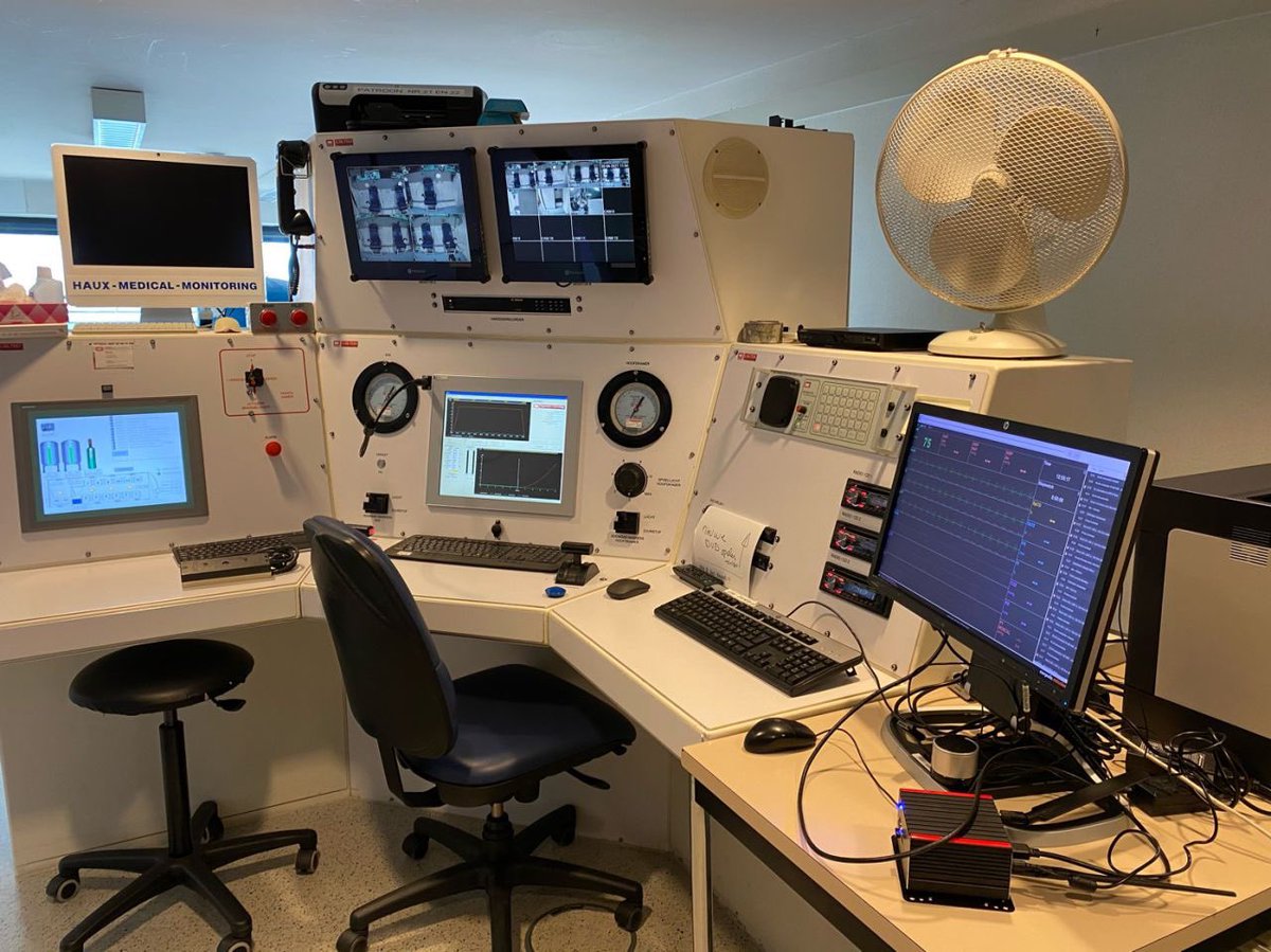 bartveebee's tweet image. Test geslaagd: Draadloos verbonden in de hyperbare kamer of in de micu truck... koud kunstje voor @corpulsbenelux en @UZAnieuws